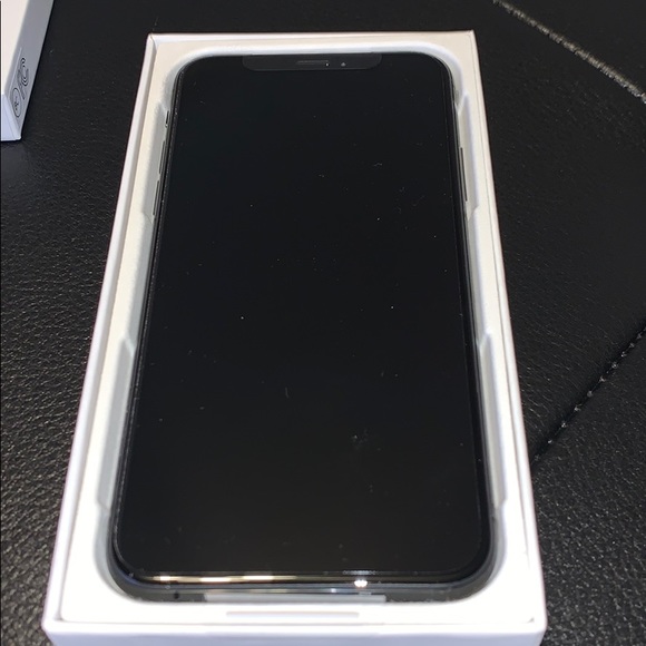 IPhone XS grey and black NEED GONE ASAP - Picture 1 of 5